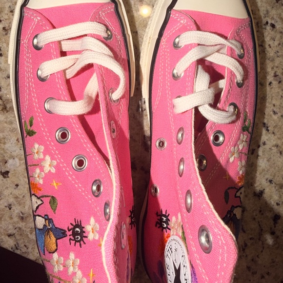 Converse Pink High-Tops with Floral and Animal Embroidery - Picture 3 of 6